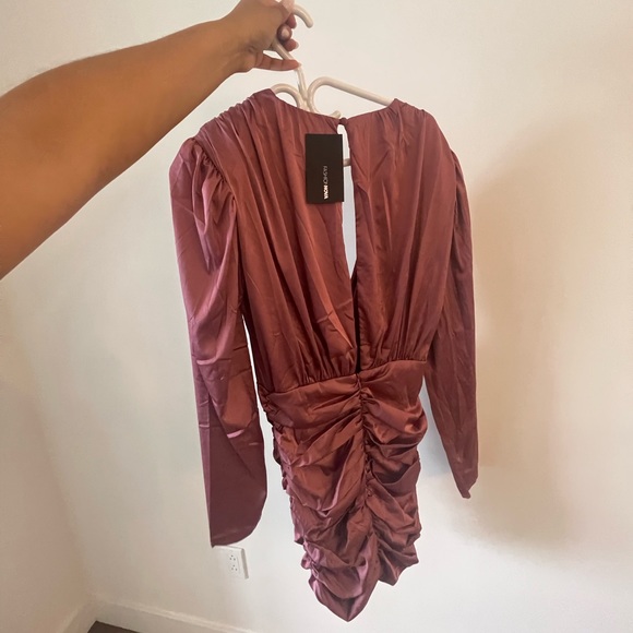 I'm selling this beautiful dress because Is it to small for me. The dress is new - Picture 2 of 5